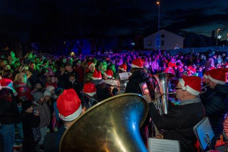 Prihod Dedka Mraza s spremstvom